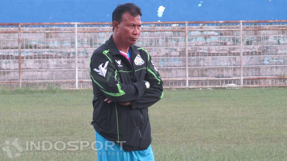 Pelatih%20tim%20sepakbola%20Kaltim%2C%20Eddy%20Simon%20Badawi.